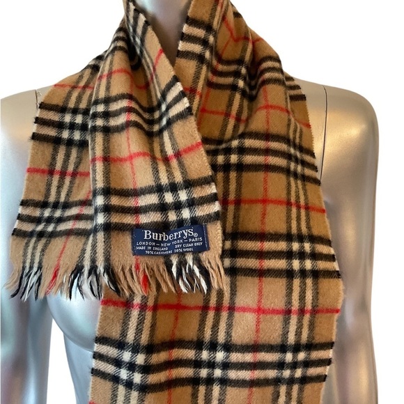 Vintage Authentic Burberrys Scarf Made in England. 70cashmere 30%wool.